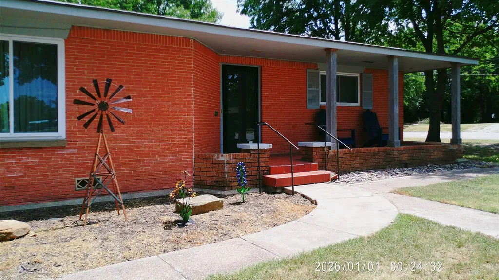 305 Rock Street Bowie TX 76230