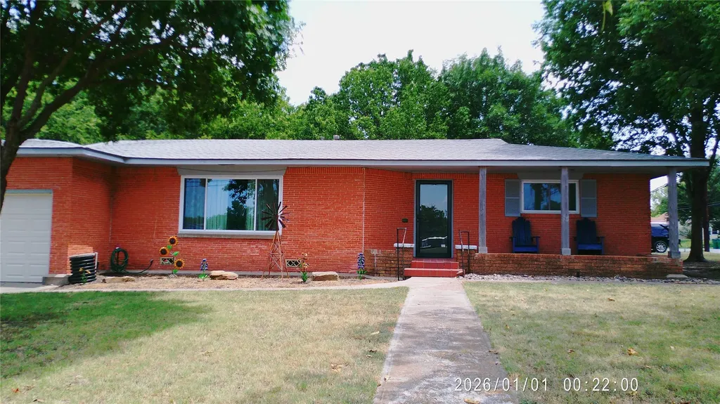 305 Rock Street Bowie TX 76230