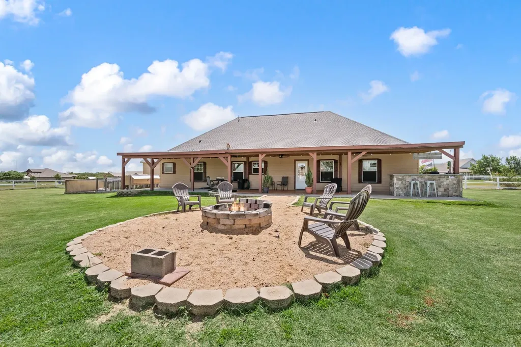 15099 Saddle Ridge Circle Terrell TX 75160