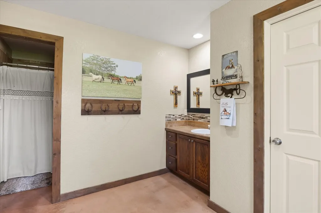 511 Highland Road Springtown TX 76082