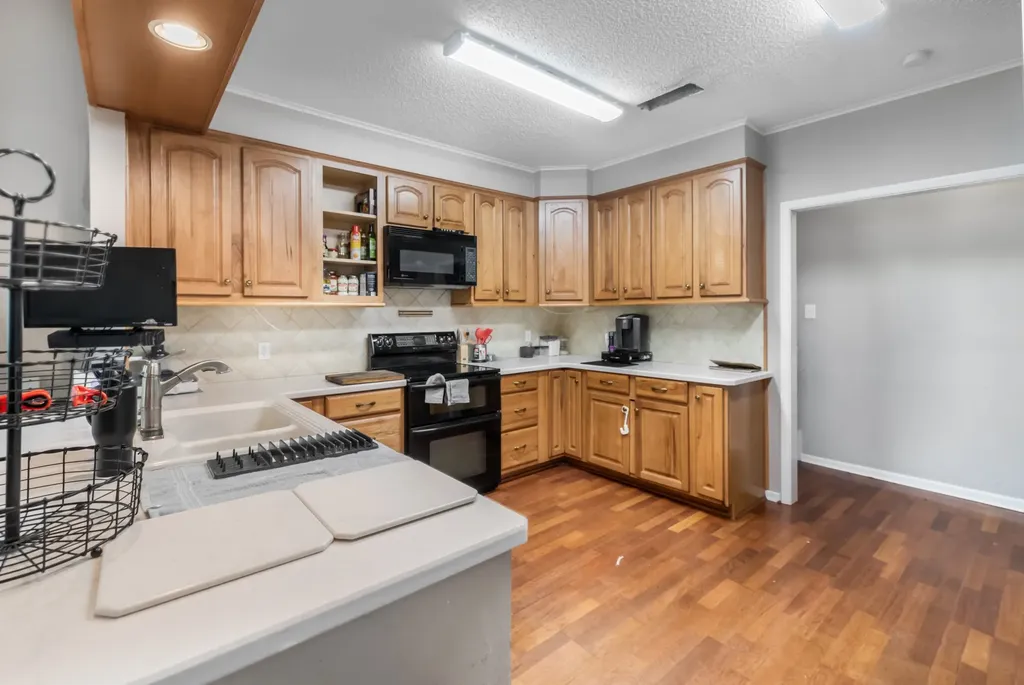 1707 Woodridge Circle Arlington TX 76013