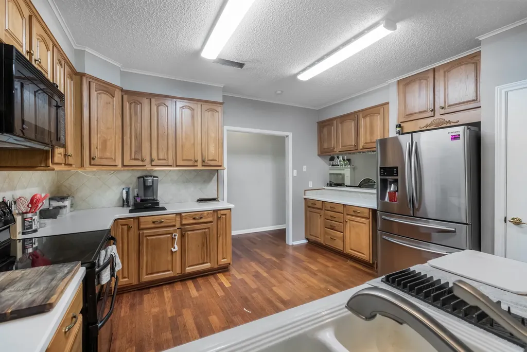 1707 Woodridge Circle Arlington TX 76013