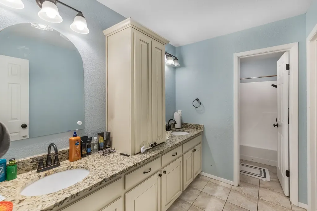 1707 Woodridge Circle Arlington TX 76013