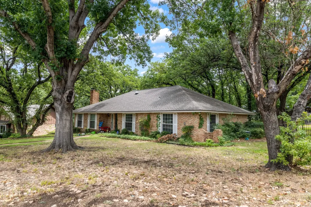 1707 Woodridge Circle Arlington TX 76013