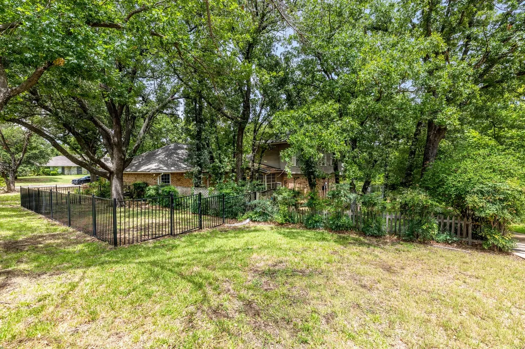 1707 Woodridge Circle Arlington TX 76013
