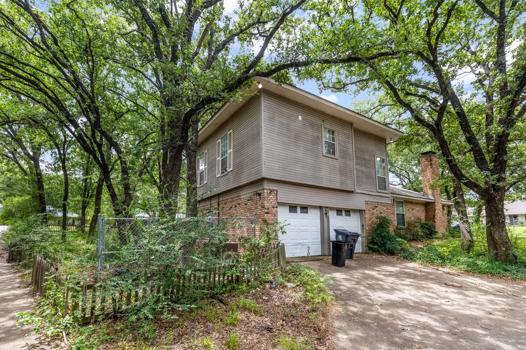 1707 Woodridge Circle Arlington TX 76013