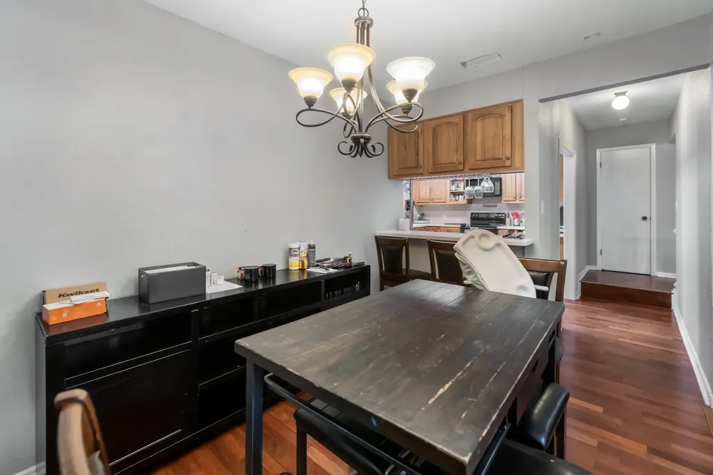 1707 Woodridge Circle Arlington TX 76013