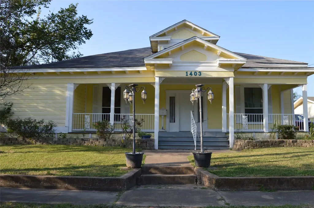 1403 Bonham Street Commerce TX 75428