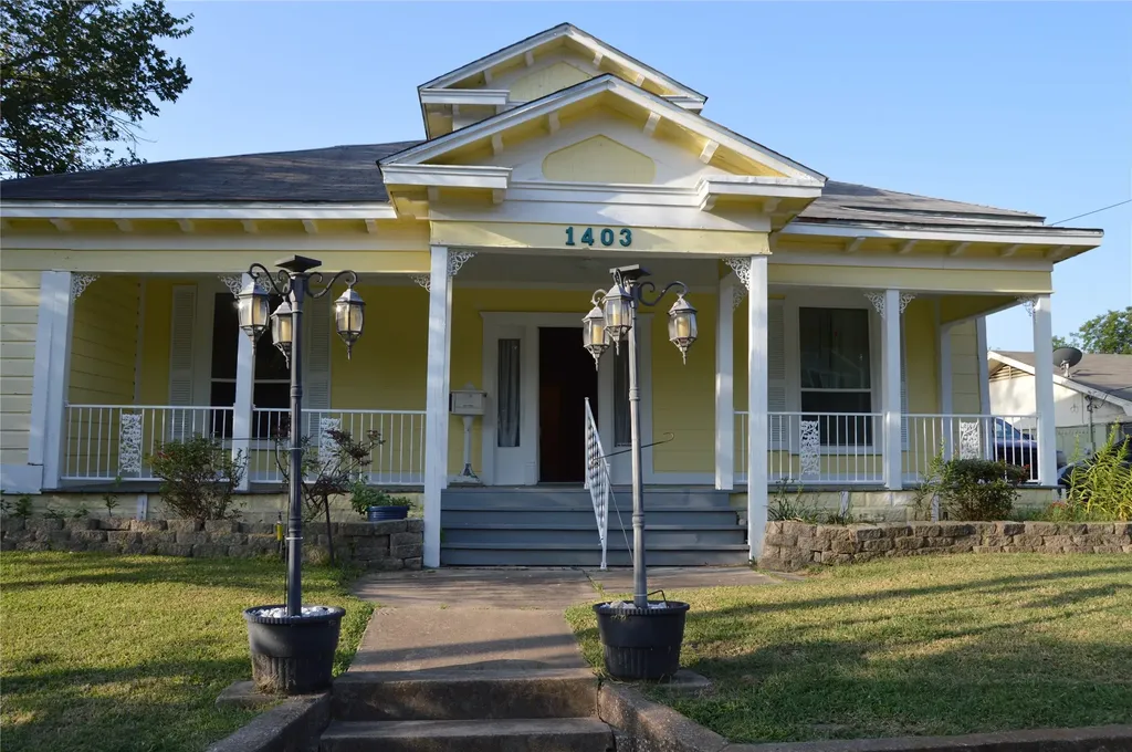 1403 Bonham Street Commerce TX 75428