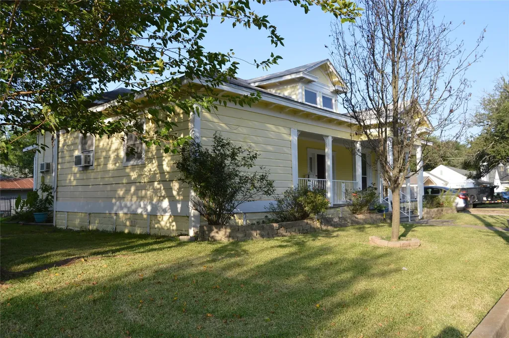 1403 Bonham Street Commerce TX 75428