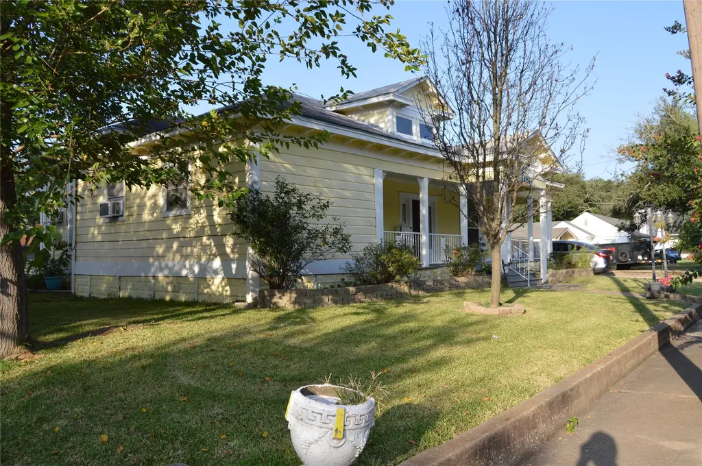 1403 Bonham Street Commerce TX 75428
