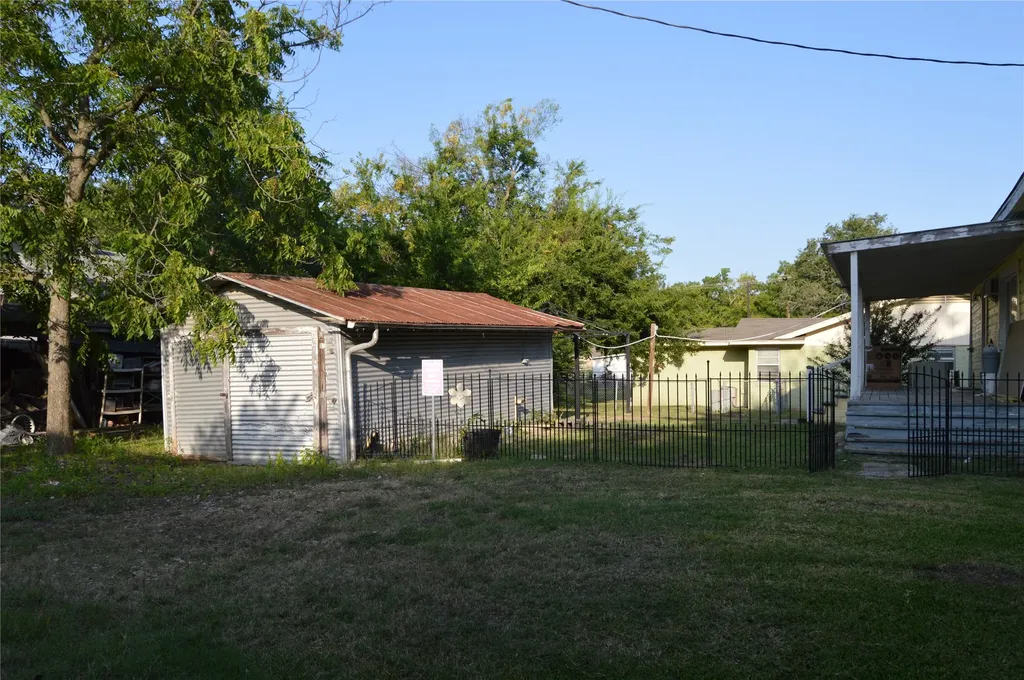 1403 Bonham Street Commerce TX 75428
