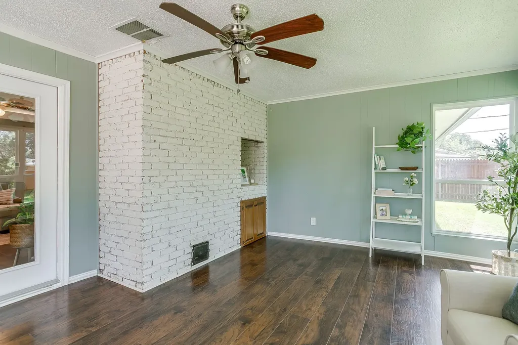 3817 Lawndale Avenue Fort Worth TX 76133
