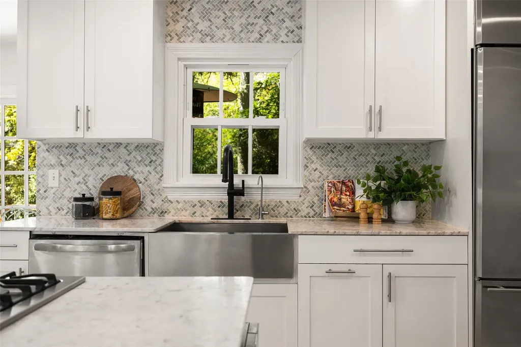1001 Sarasota Circle Dallas TX 75223