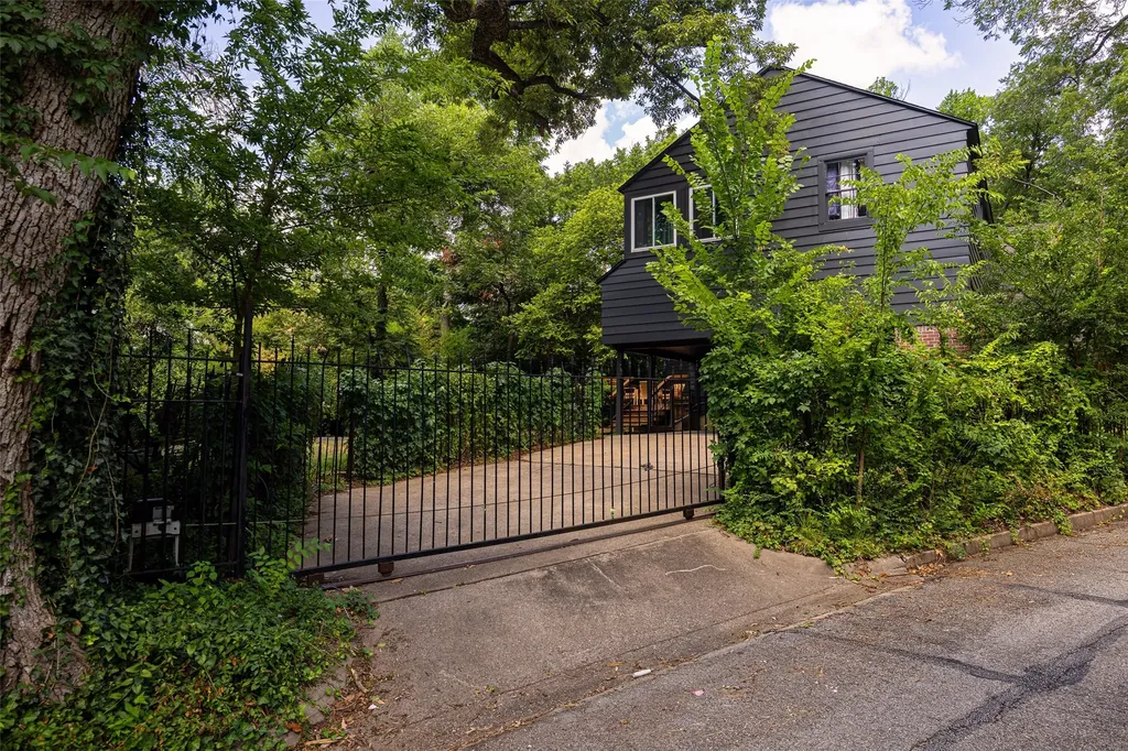 1001 Sarasota Circle Dallas TX 75223