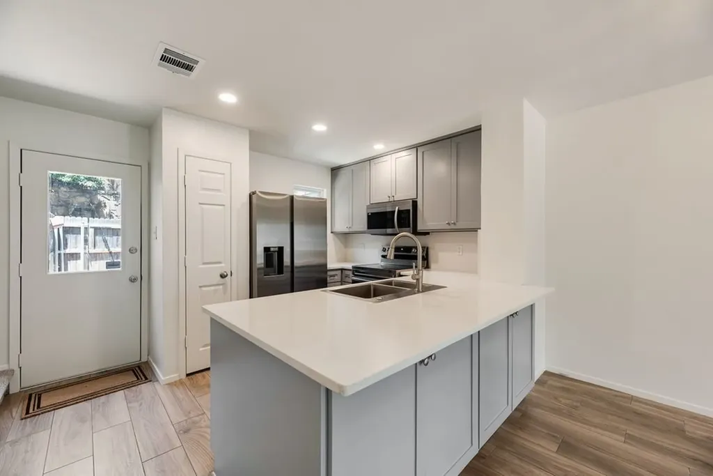 28 Abbey Road Euless TX 76039