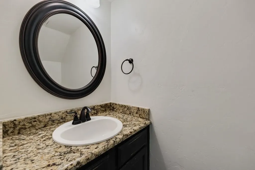 28 Abbey Road Euless TX 76039