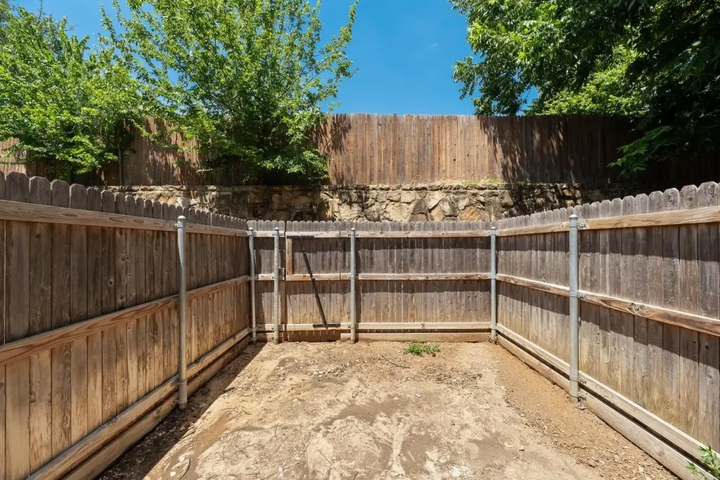 28 Abbey Road Euless TX 76039