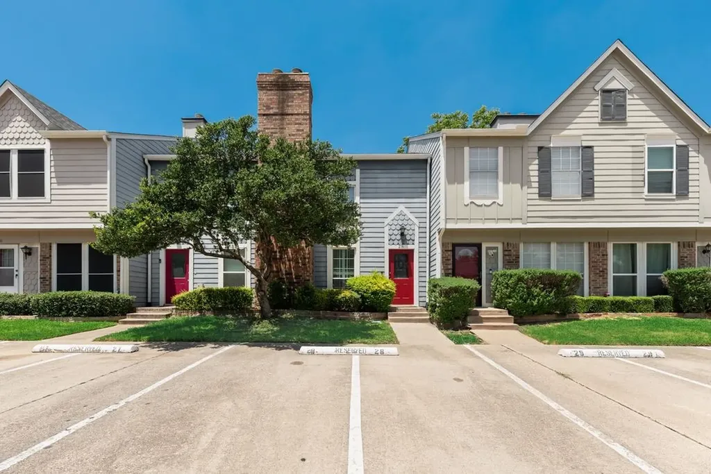 28 Abbey Road Euless TX 76039