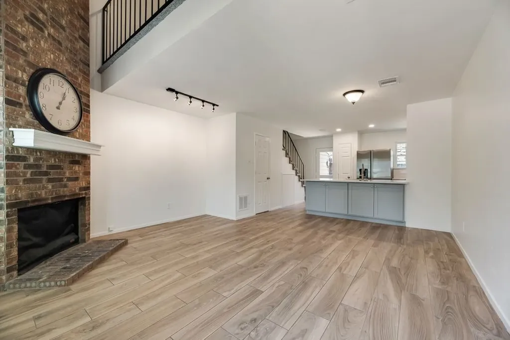 28 Abbey Road Euless TX 76039