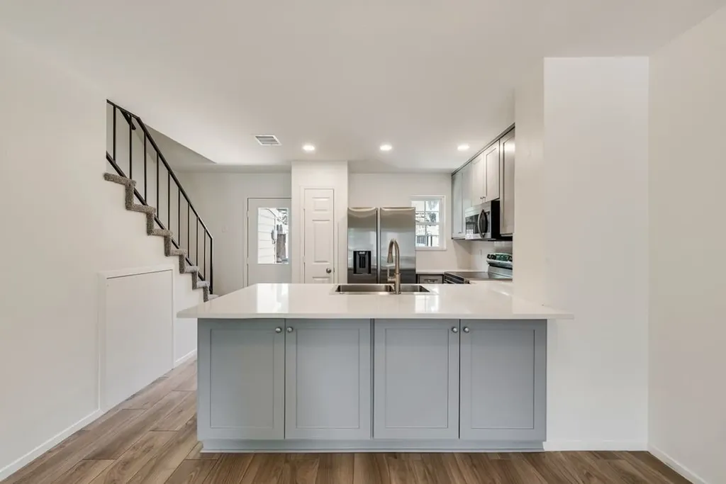 28 Abbey Road Euless TX 76039