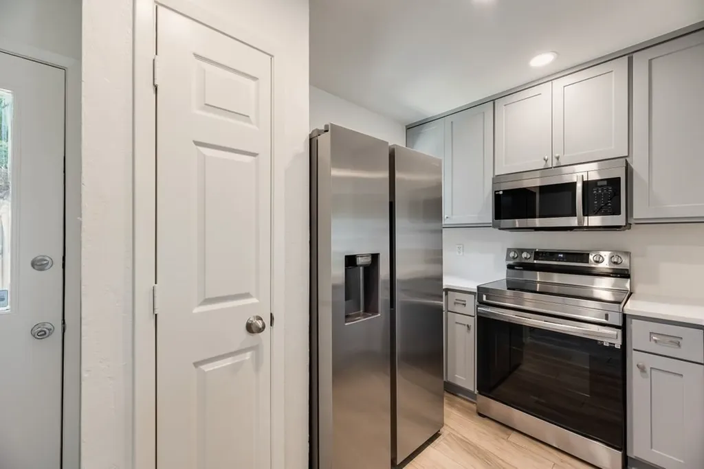 28 Abbey Road Euless TX 76039