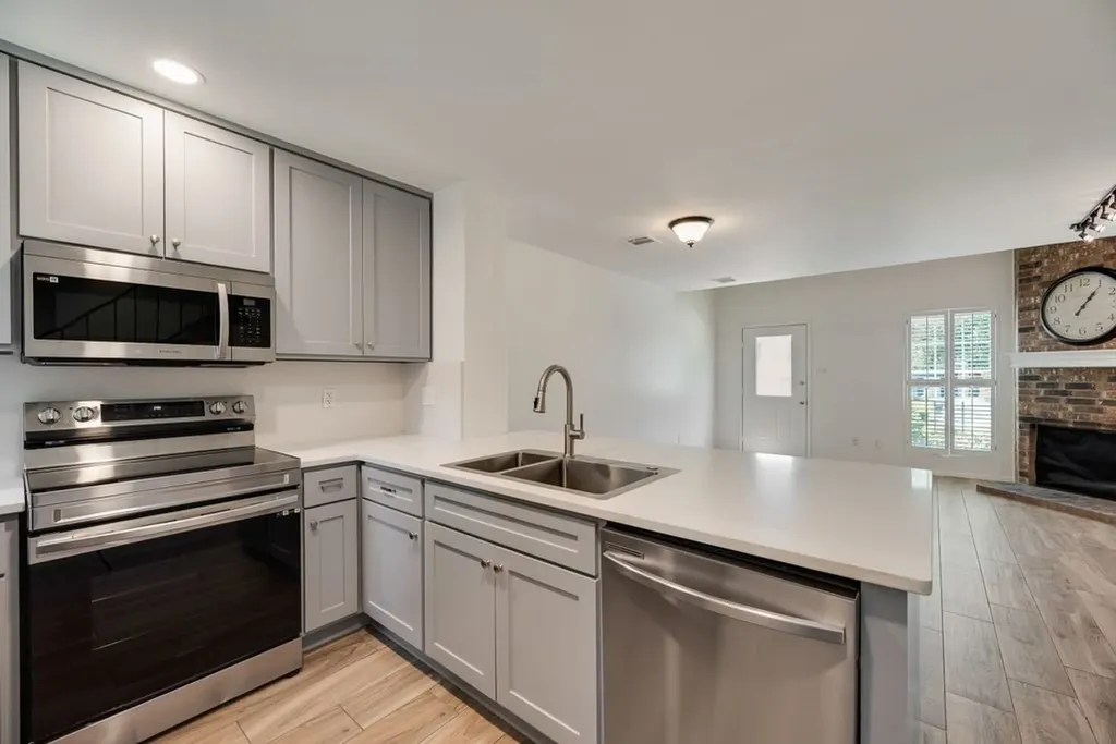 28 Abbey Road Euless TX 76039