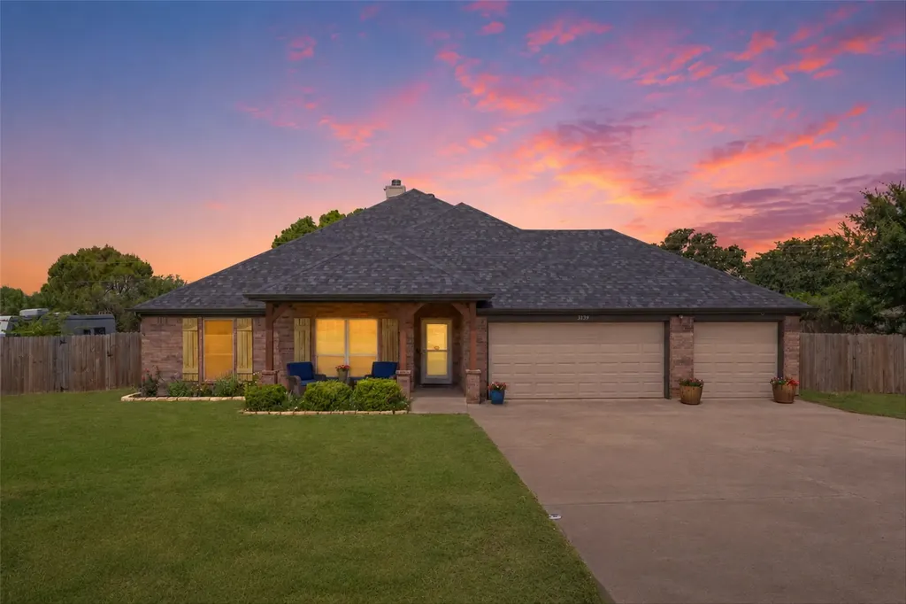 3139 Meandering Way Granbury TX 76049