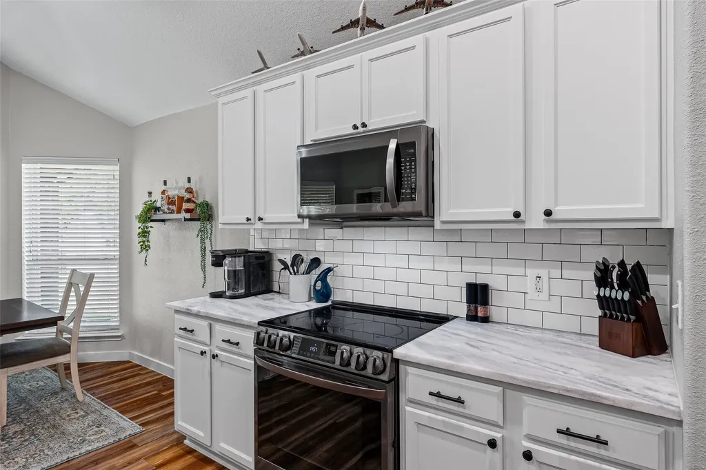 3139 Meandering Way Granbury TX 76049