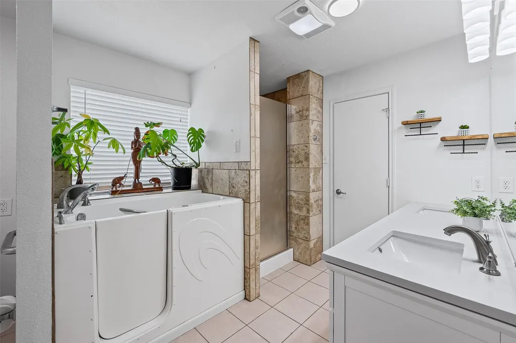 3139 Meandering Way Granbury TX 76049