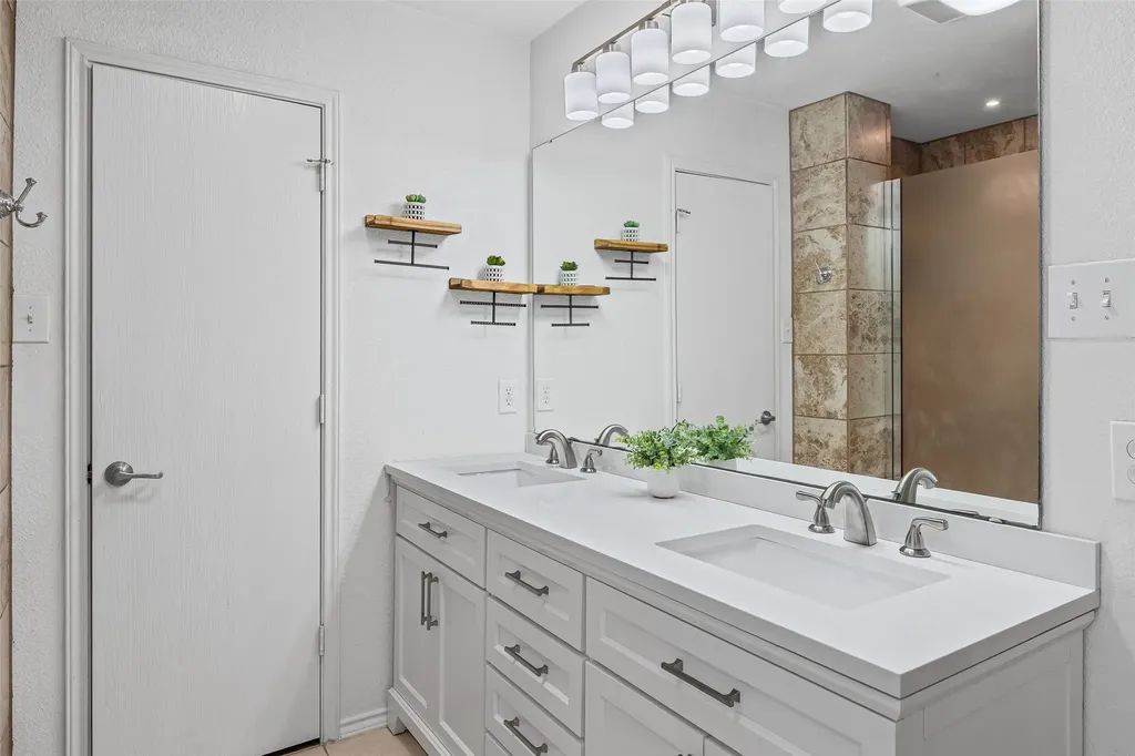 3139 Meandering Way Granbury TX 76049