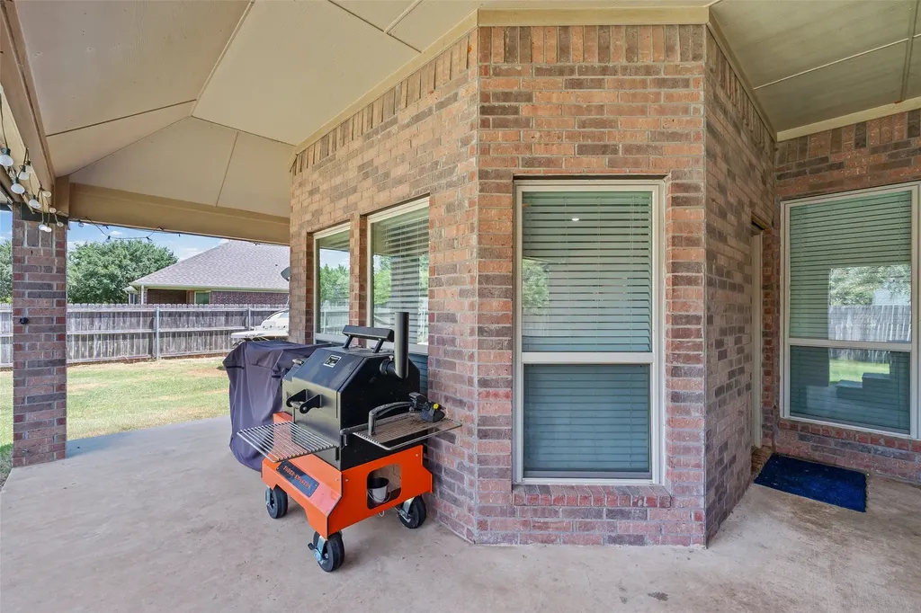 3139 Meandering Way Granbury TX 76049