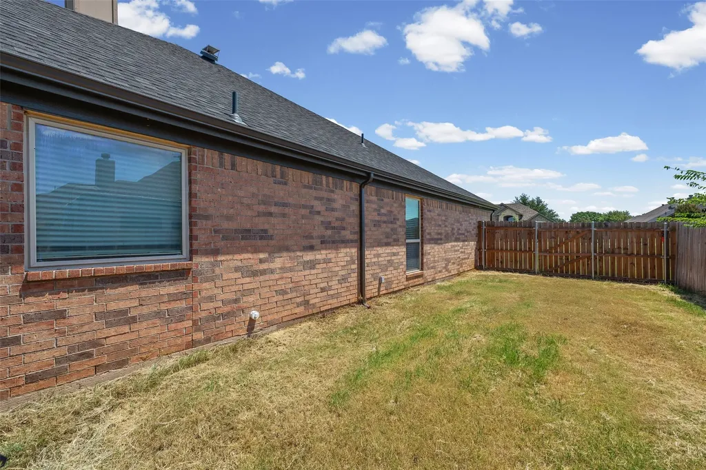 3139 Meandering Way Granbury TX 76049