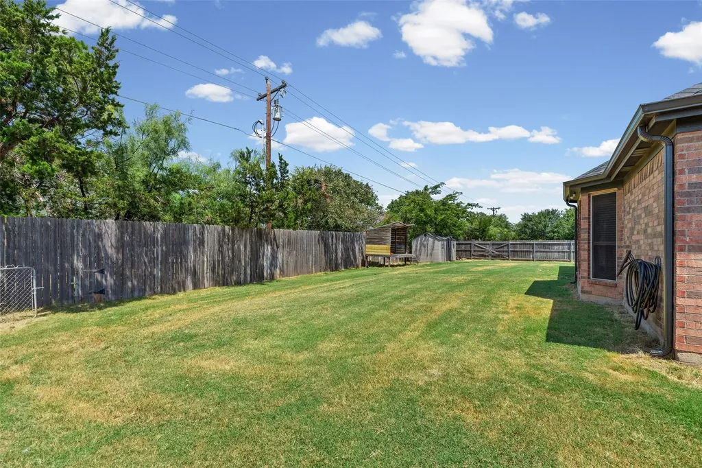 3139 Meandering Way Granbury TX 76049