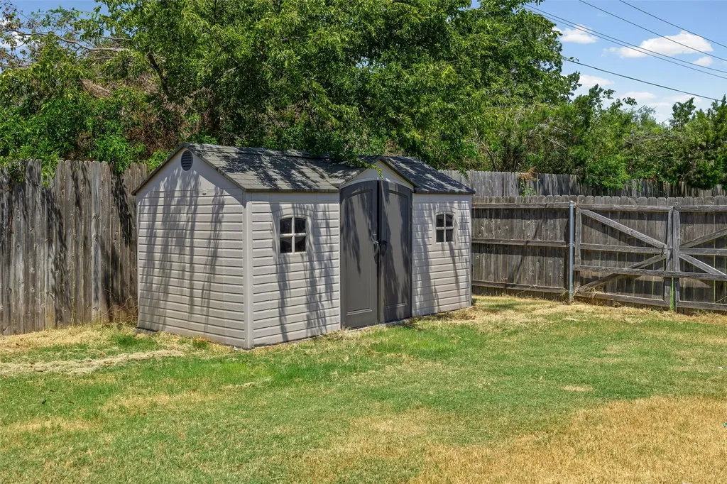 3139 Meandering Way Granbury TX 76049