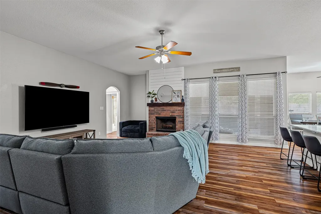 3139 Meandering Way Granbury TX 76049