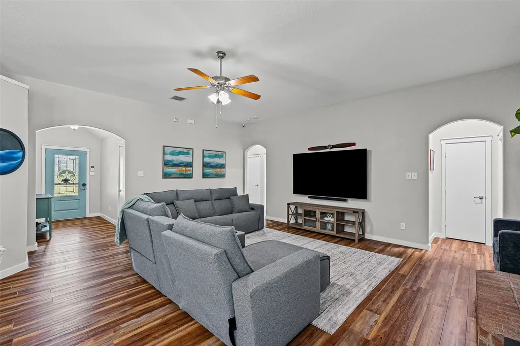 3139 Meandering Way Granbury TX 76049