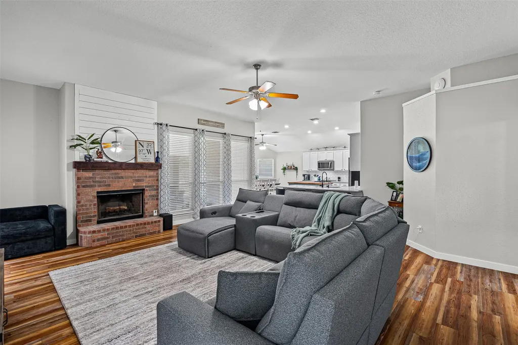 3139 Meandering Way Granbury TX 76049