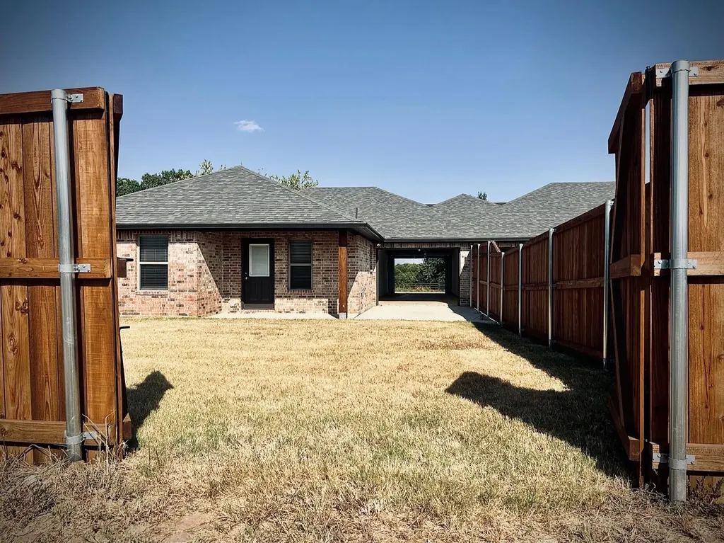 617 N Friendship Road Sherman TX 75092