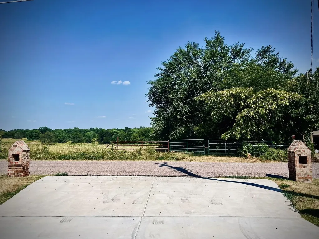 617 N Friendship Road Sherman TX 75092