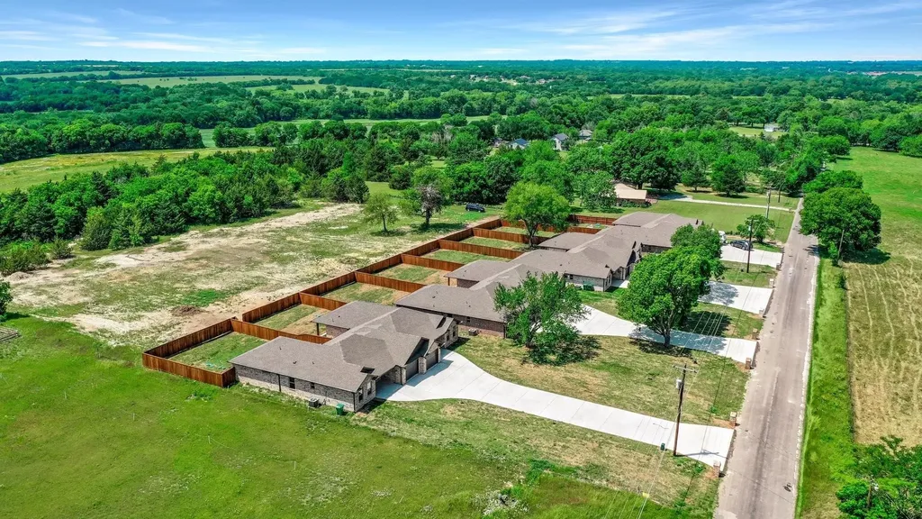 617 N Friendship Road Sherman TX 75092