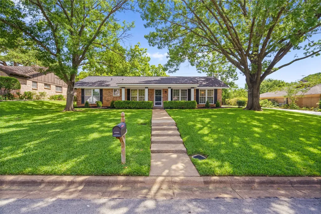 409 Summit Ridge Drive Euless TX 76039