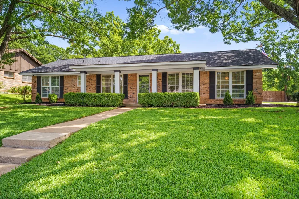 409 Summit Ridge Drive Euless TX 76039