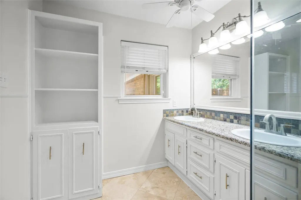 409 Summit Ridge Drive Euless TX 76039
