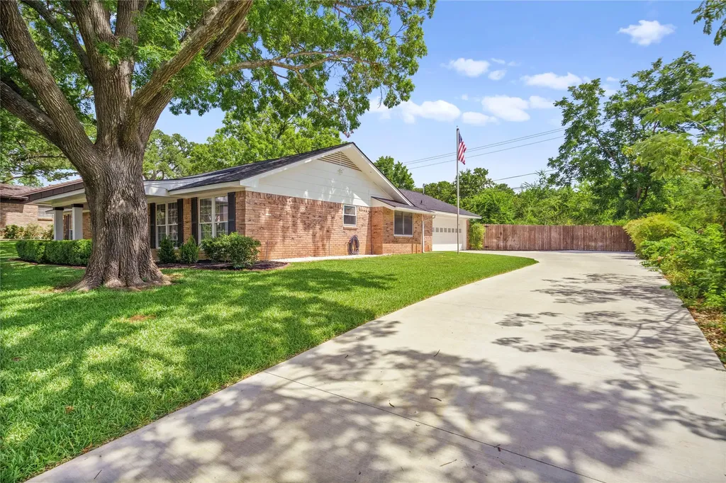 409 Summit Ridge Drive Euless TX 76039