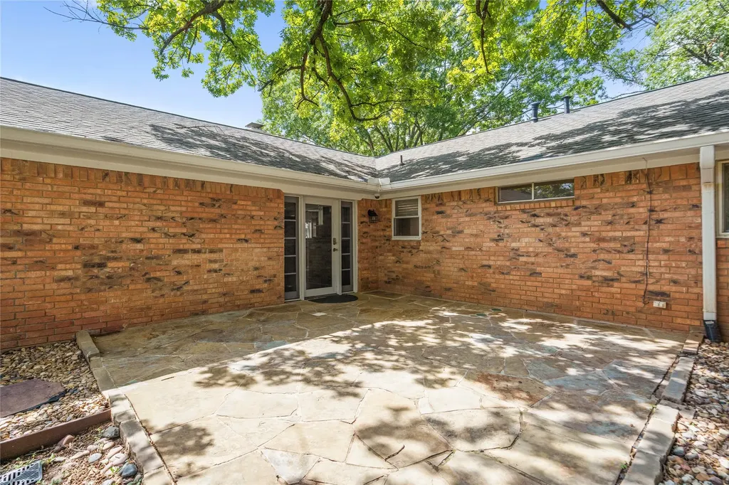 409 Summit Ridge Drive Euless TX 76039