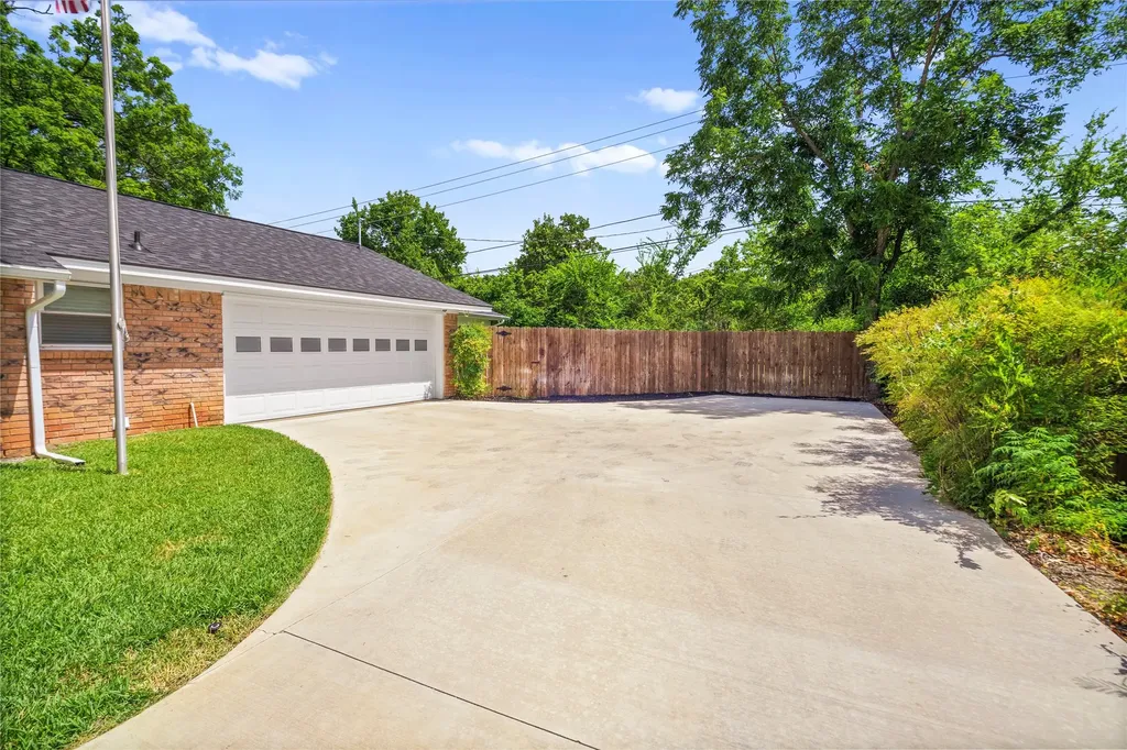 409 Summit Ridge Drive Euless TX 76039