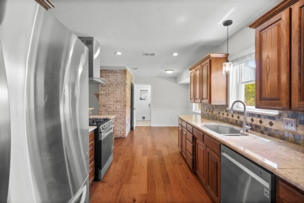 409 Summit Ridge Drive Euless TX 76039