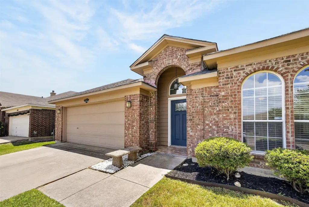 1025 Highland Station Drive Saginaw TX 76131