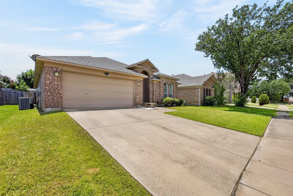 1025 Highland Station Drive Saginaw TX 76131
